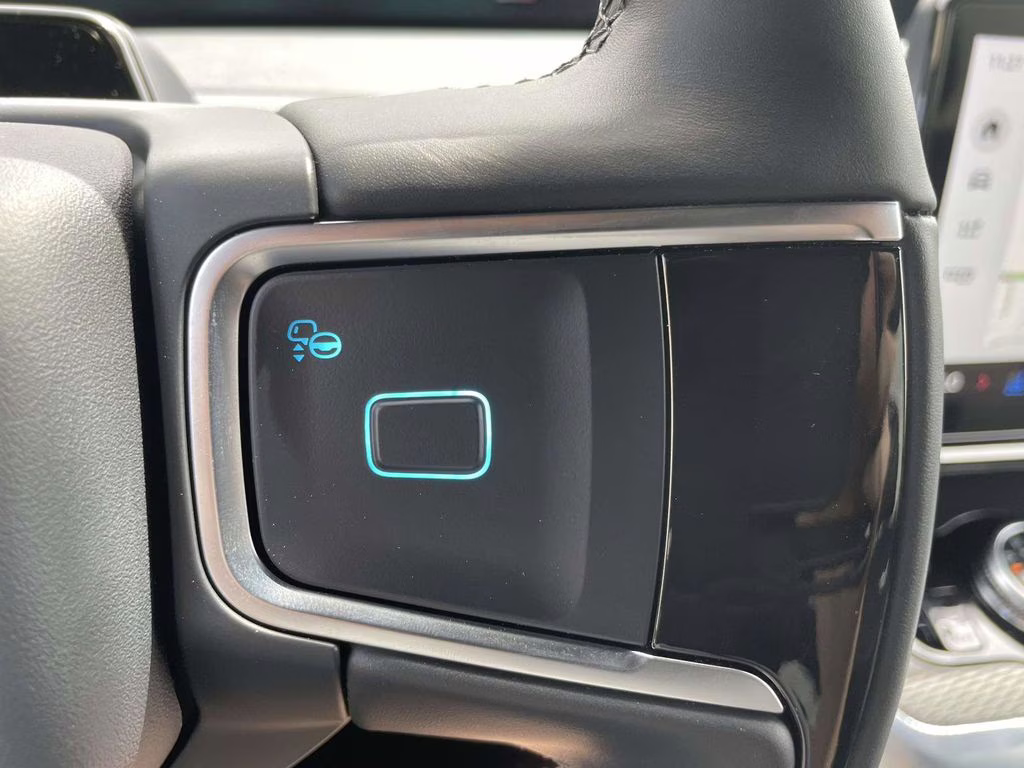 2025 Star White Metallic Tri-Coat Ford Expedition Platinum 4X4 SUV