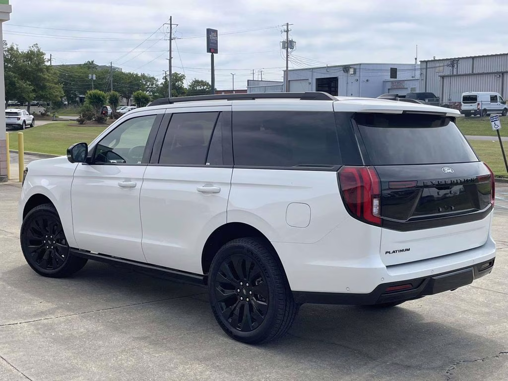 2025 Star White Metallic Tri-Coat Ford Expedition Platinum 4X4 SUV
