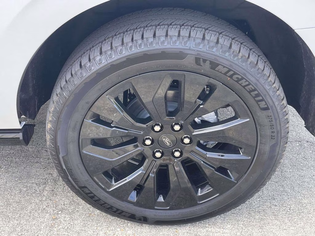 2025 Star White Metallic Tri-Coat Ford Expedition Platinum 4X4 SUV