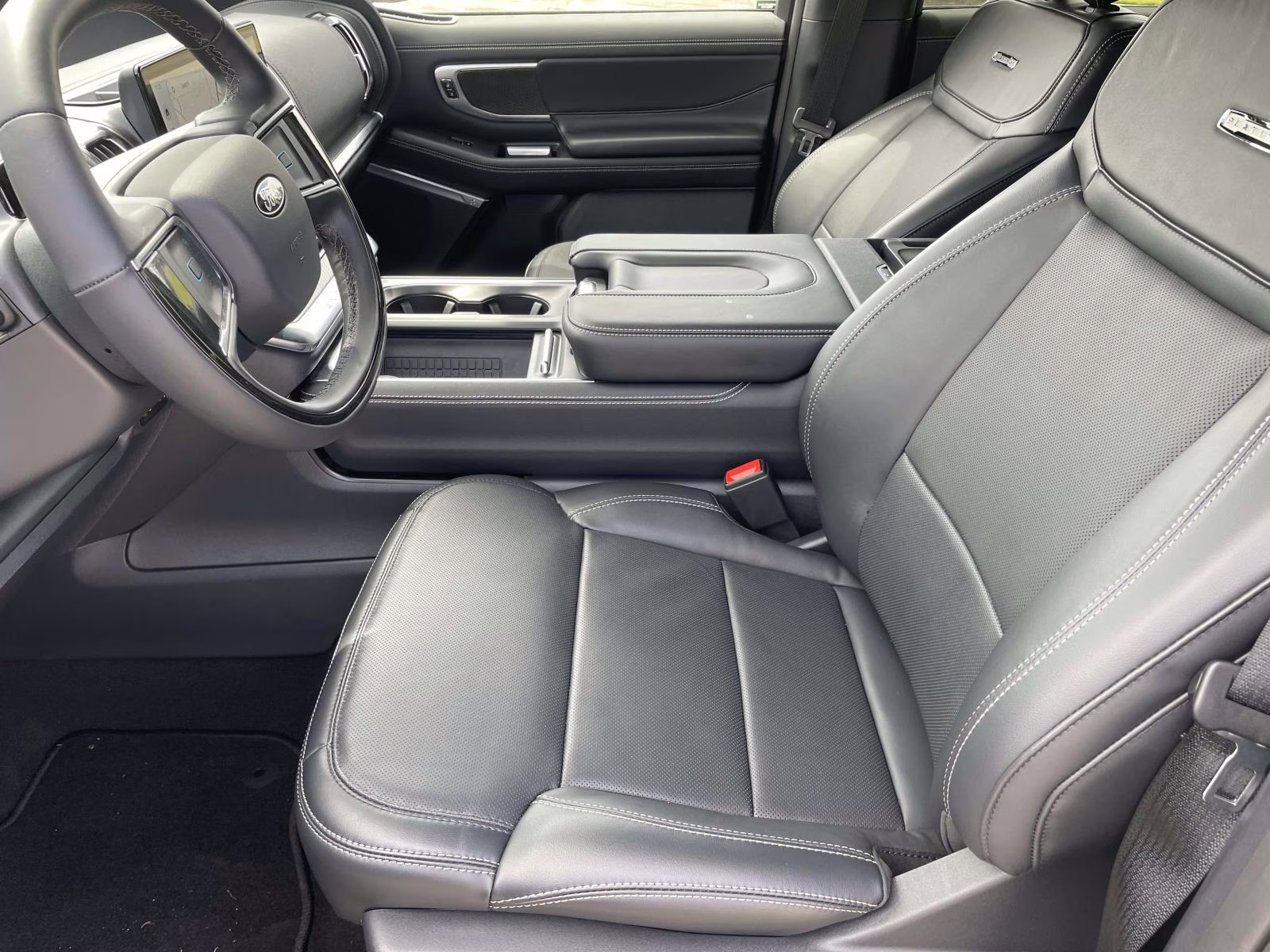 2025 Star White Metallic Tri-Coat Ford Expedition Platinum 4X4 SUV