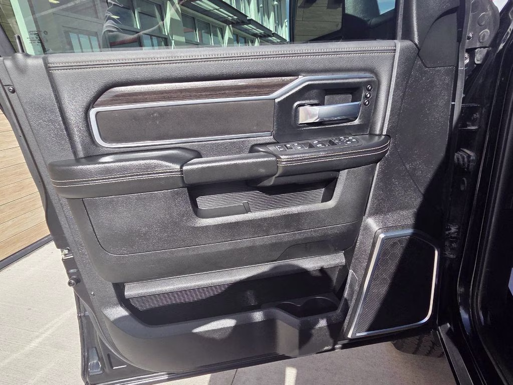 2026 Diamond Black Crystal Pearlcoat Ram 2500 Laramie 4X4 Truck