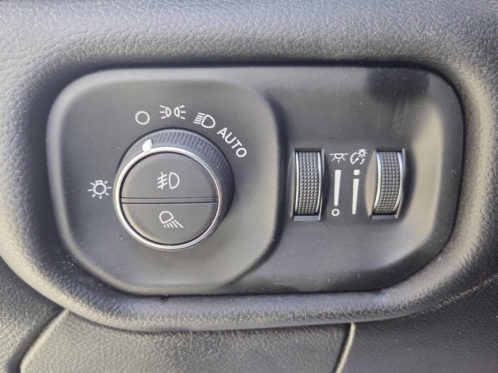 2026 Diamond Black Crystal Pearlcoat Ram 2500 Laramie 4X4 Truck