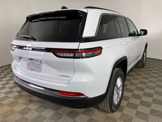 2026 Bright White Clearcoat Jeep Grand Cherokee Laredo X 4X4 SUV