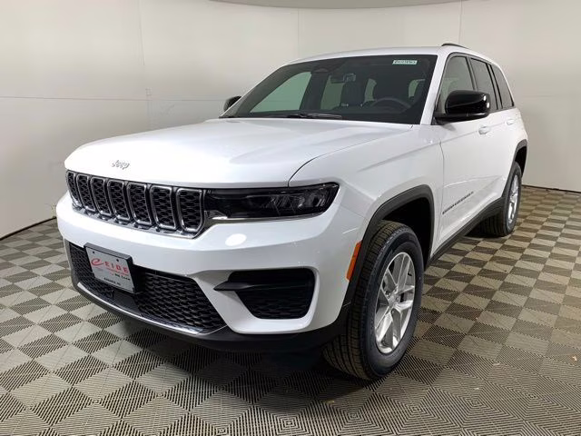 2026 Bright White Clearcoat Jeep Grand Cherokee Laredo X 4X4 SUV
