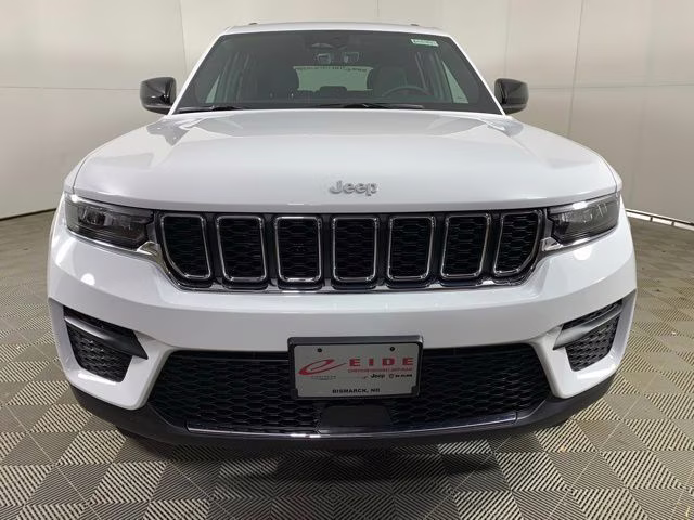 2026 Bright White Clearcoat Jeep Grand Cherokee Laredo X 4X4 SUV
