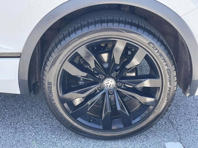 2021 Pure White Volkswagen Tiguan 2.0T SE R-Line Black FWD SUV