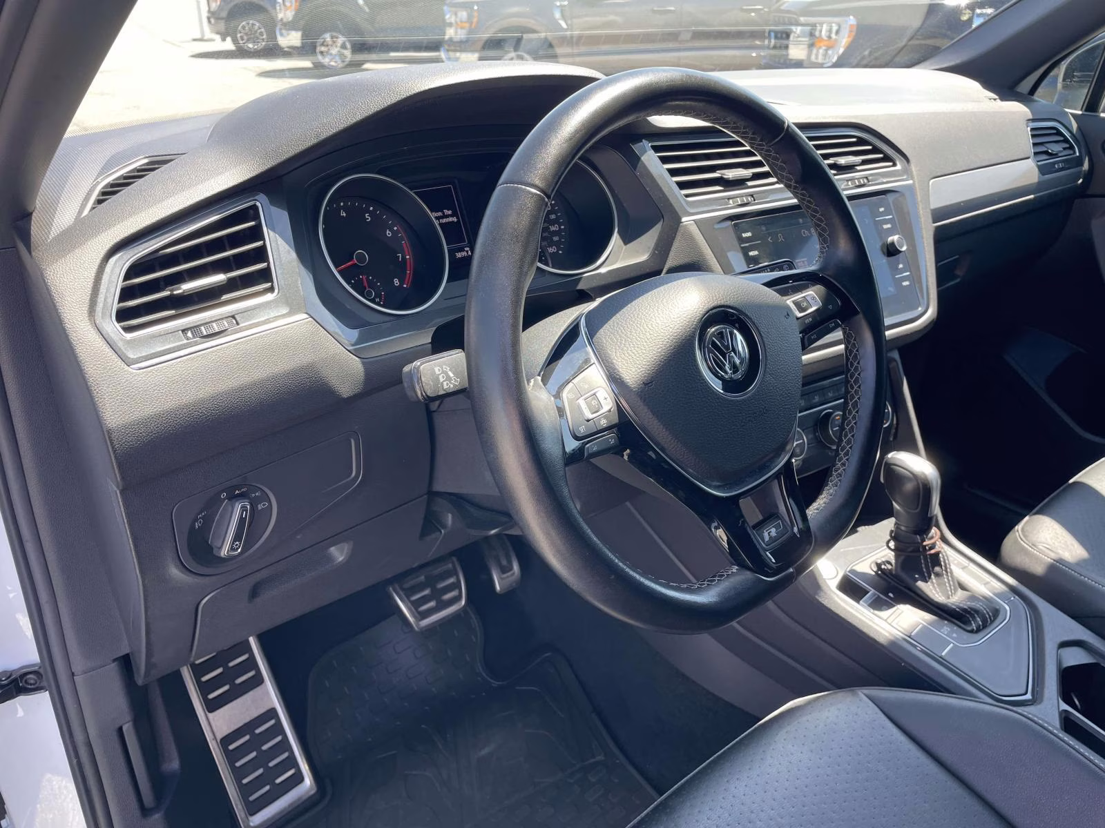 2021 Pure White Volkswagen Tiguan 2.0T SE R-Line Black FWD SUV