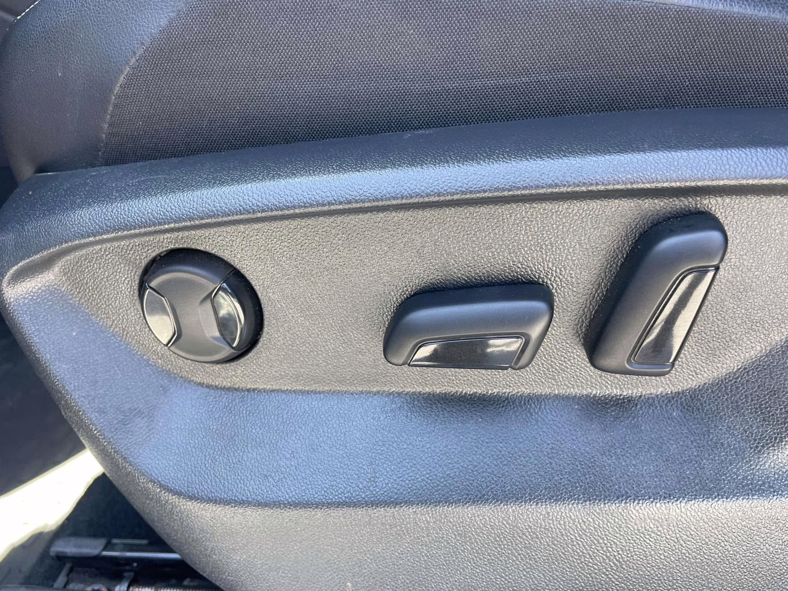 2021 Pure White Volkswagen Tiguan 2.0T SE R-Line Black FWD SUV