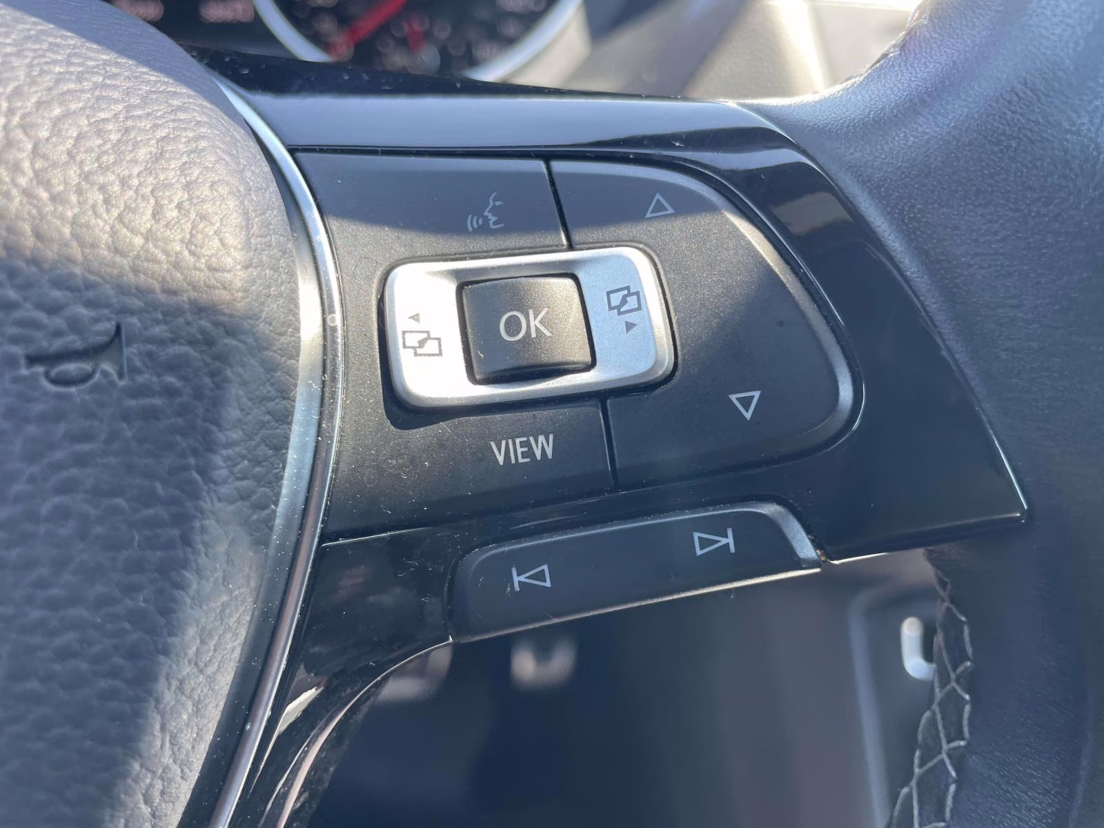 2021 Pure White Volkswagen Tiguan 2.0T SE R-Line Black FWD SUV