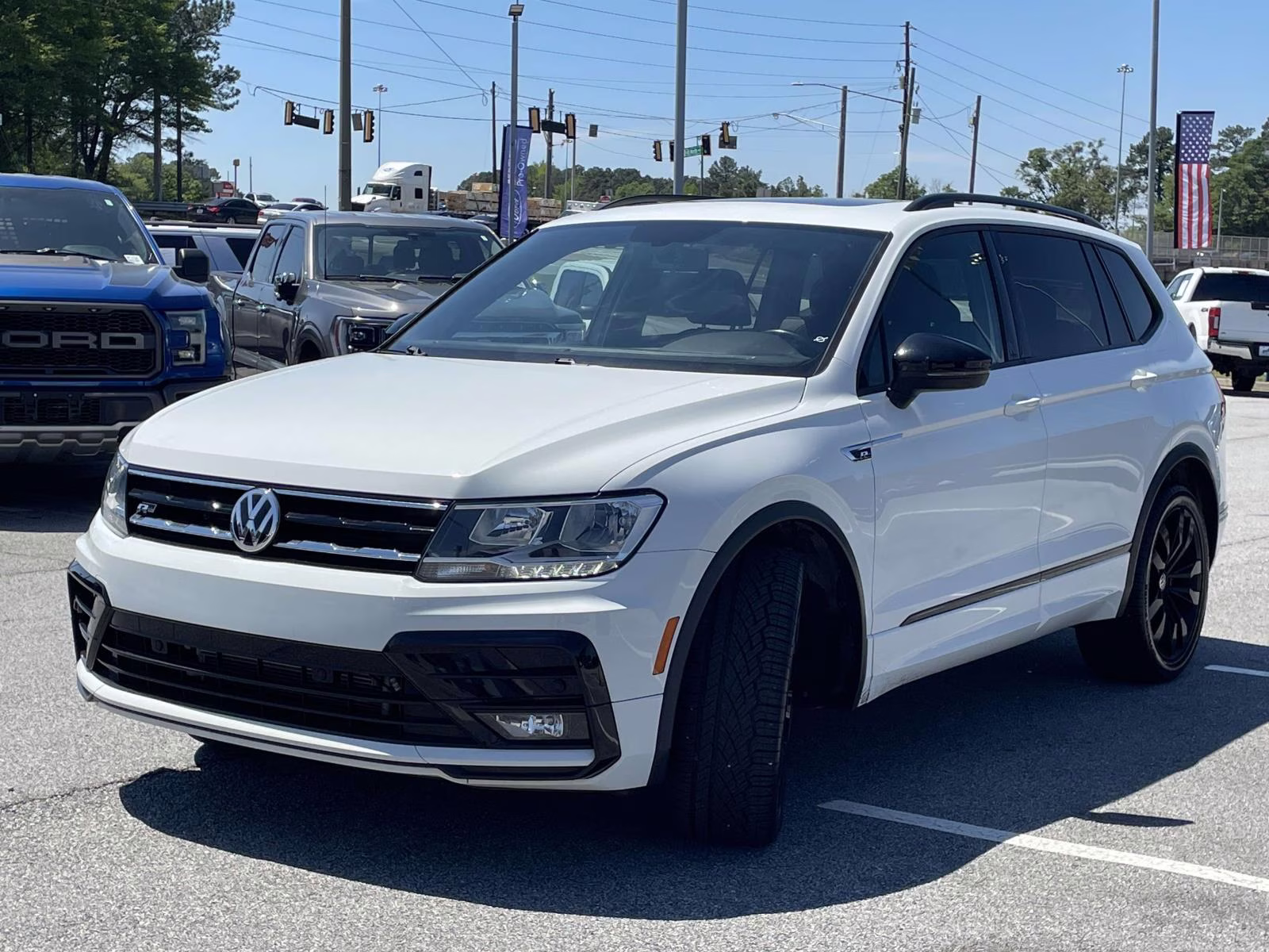 2021 Pure White Volkswagen Tiguan 2.0T SE R-Line Black FWD SUV