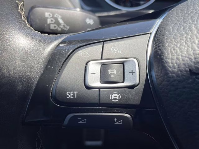 2021 Pure White Volkswagen Tiguan 2.0T SE R-Line Black FWD SUV