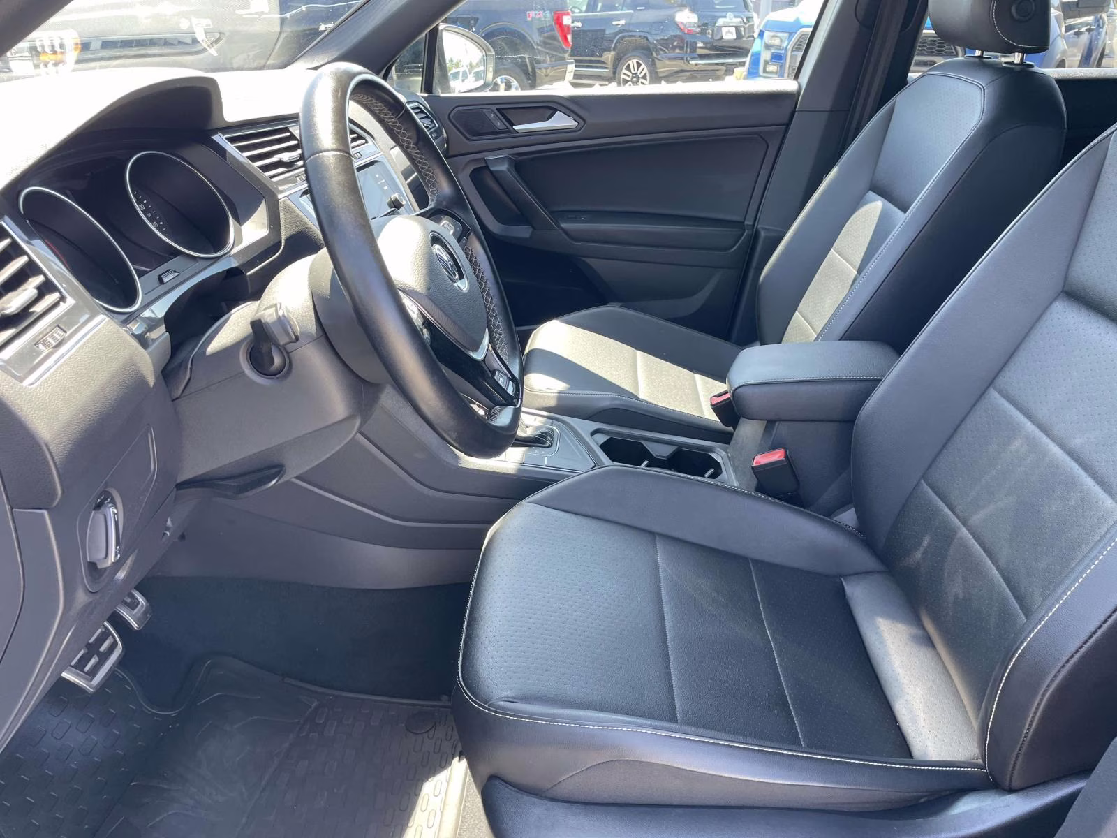 2021 Pure White Volkswagen Tiguan 2.0T SE R-Line Black FWD SUV