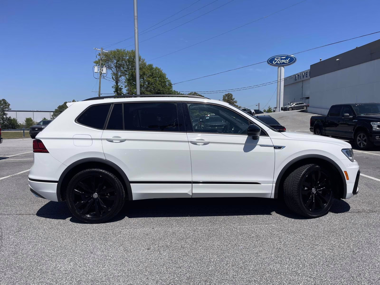 2021 Pure White Volkswagen Tiguan 2.0T SE R-Line Black FWD SUV