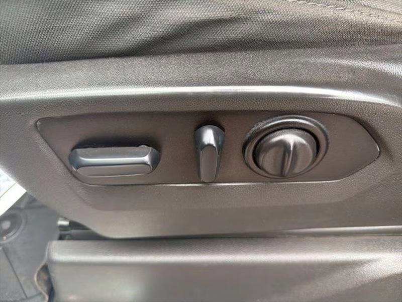 2022 Summit White Chevrolet Silverado LT 4X4 Truck