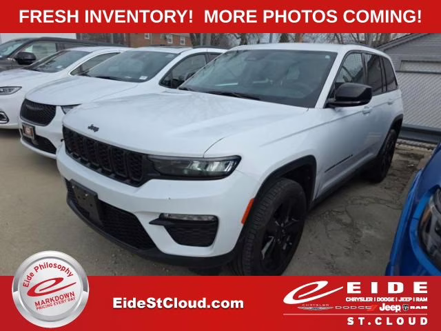 2023 Bright White Clearcoat Jeep Grand Cherokee Limited 4X4 SUV