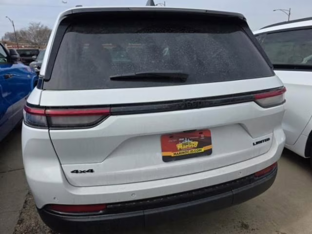 2023 Bright White Clearcoat Jeep Grand Cherokee Limited 4X4 SUV