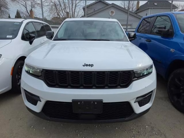 2023 Bright White Clearcoat Jeep Grand Cherokee Limited 4X4 SUV