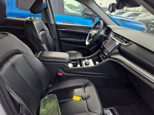 2023 Bright White Clearcoat Jeep Grand Cherokee Limited 4X4 SUV