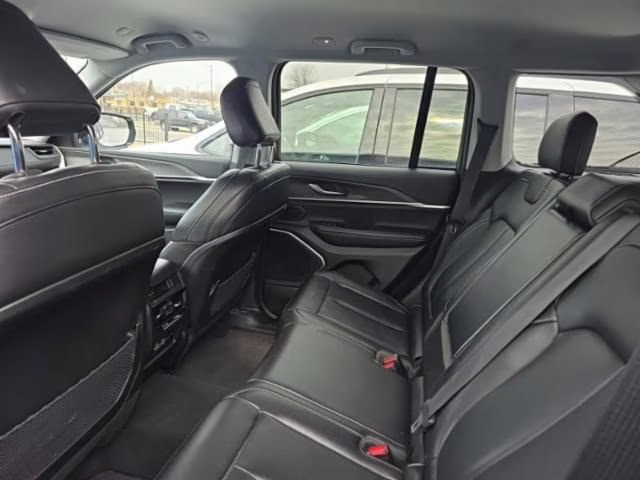 2023 Bright White Clearcoat Jeep Grand Cherokee Limited 4X4 SUV