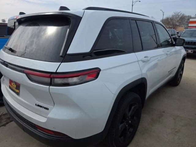 2023 Bright White Clearcoat Jeep Grand Cherokee Limited 4X4 SUV
