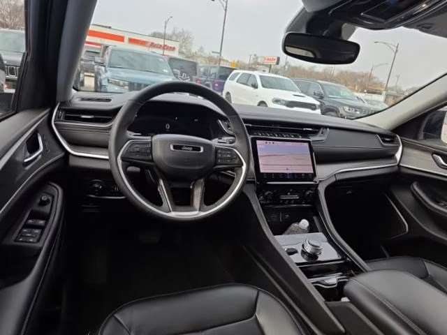 2023 Bright White Clearcoat Jeep Grand Cherokee Limited 4X4 SUV