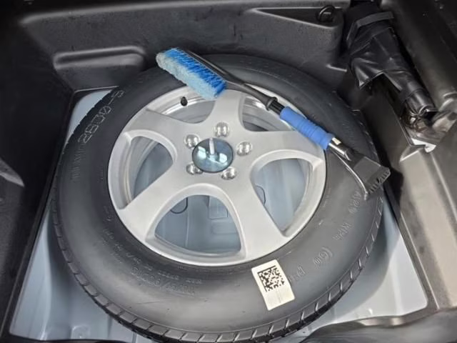 2023 Bright White Clearcoat Jeep Grand Cherokee Limited 4X4 SUV