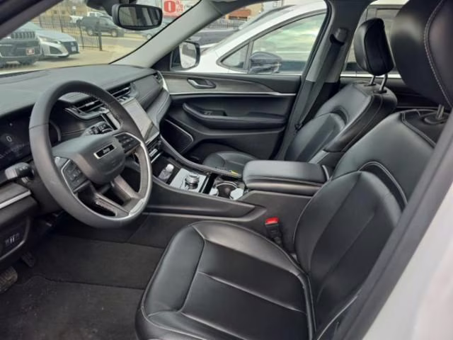 2023 Bright White Clearcoat Jeep Grand Cherokee Limited 4X4 SUV