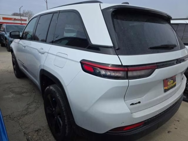 2023 Bright White Clearcoat Jeep Grand Cherokee Limited 4X4 SUV