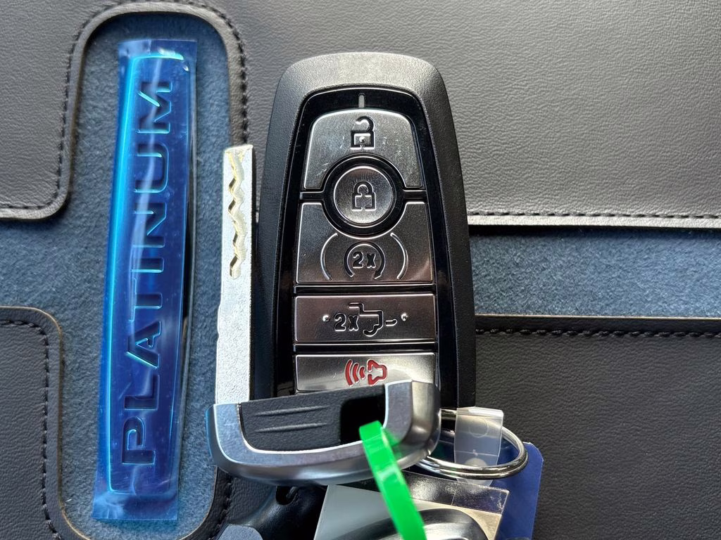 2026 Avalanche Ford Super Duty F-350 SRW Platinum 4X4 Truck