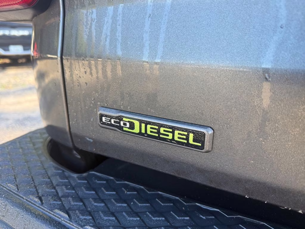 2021 Granite Crystal Metallic Clearcoat Jeep Gladiator Willys 4X4 Truck