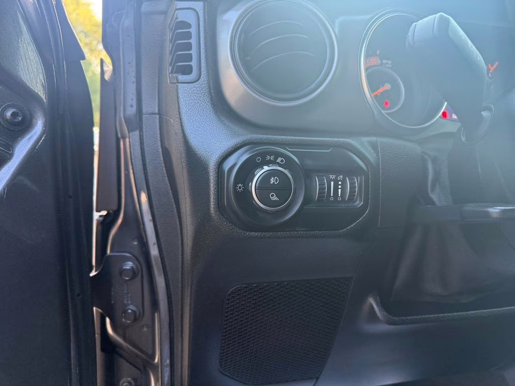 2021 Granite Crystal Metallic Clearcoat Jeep Gladiator Willys 4X4 Truck