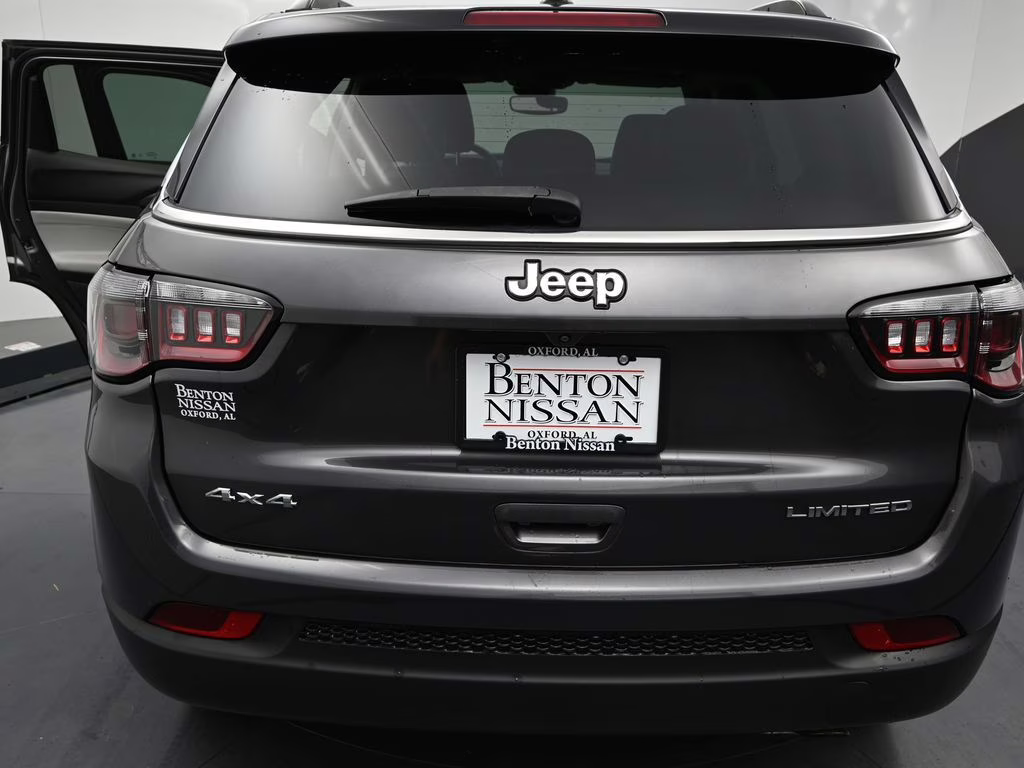 2022 Granite Crystal Metallic Clearcoat Jeep Compass Limited 4X4 SUV