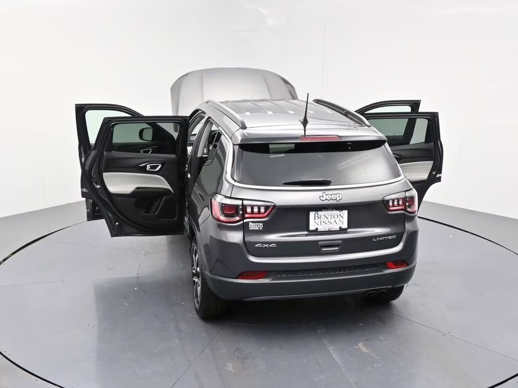 2022 Granite Crystal Metallic Clearcoat Jeep Compass Limited 4X4 SUV