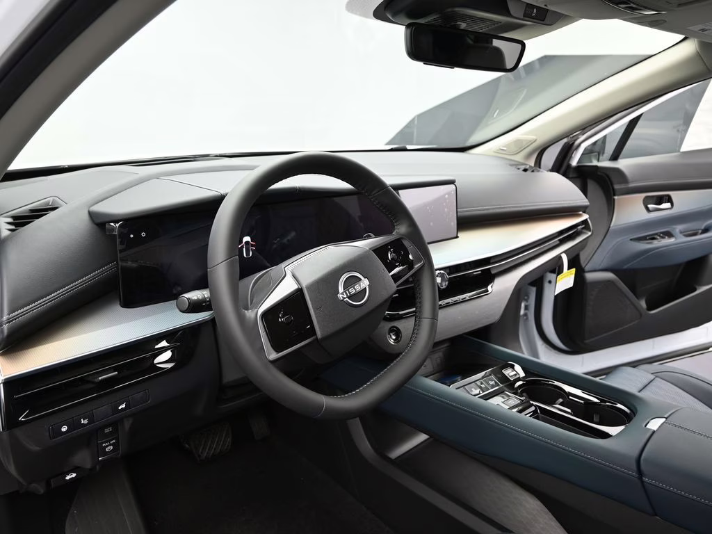 2026 Everest White Pearl/Black Nissan Murano Platinum AWD SUV