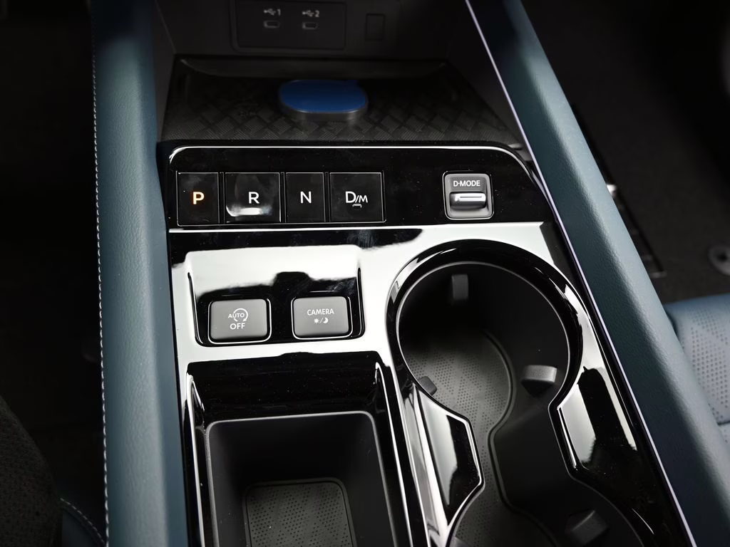 2026 Everest White Pearl/Black Nissan Murano Platinum AWD SUV