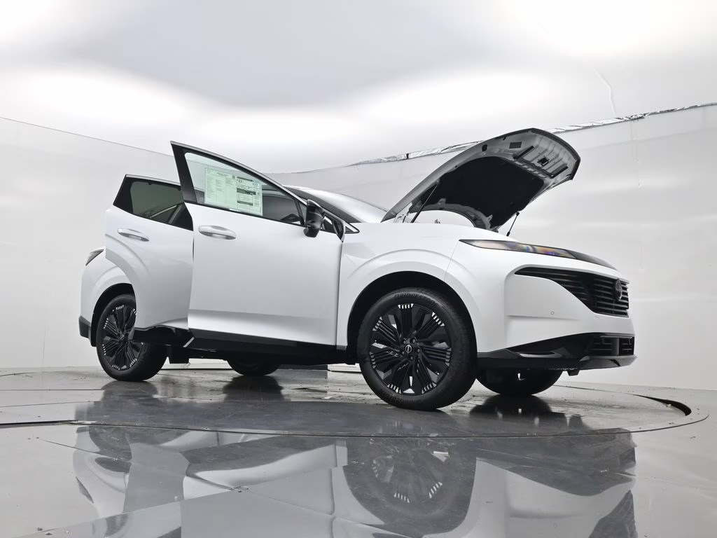 2026 Everest White Pearl/Black Nissan Murano Platinum AWD SUV