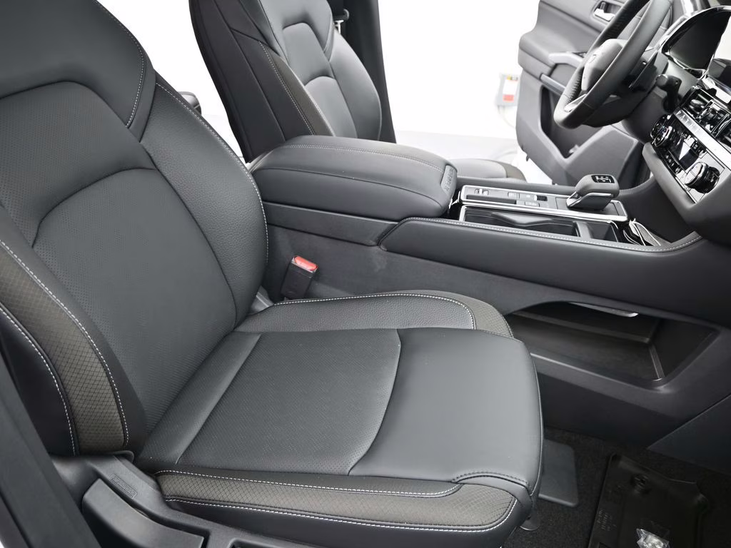 2026 Everest White Pearl Tricoat Nissan Pathfinder SL FWD SUV