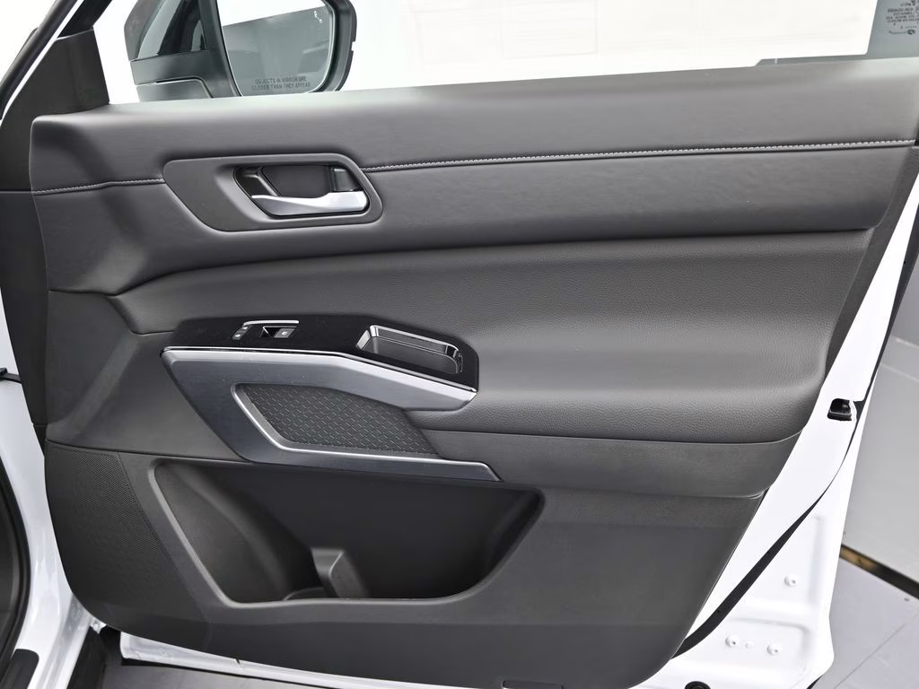 2026 Everest White Pearl Tricoat Nissan Pathfinder SL FWD SUV