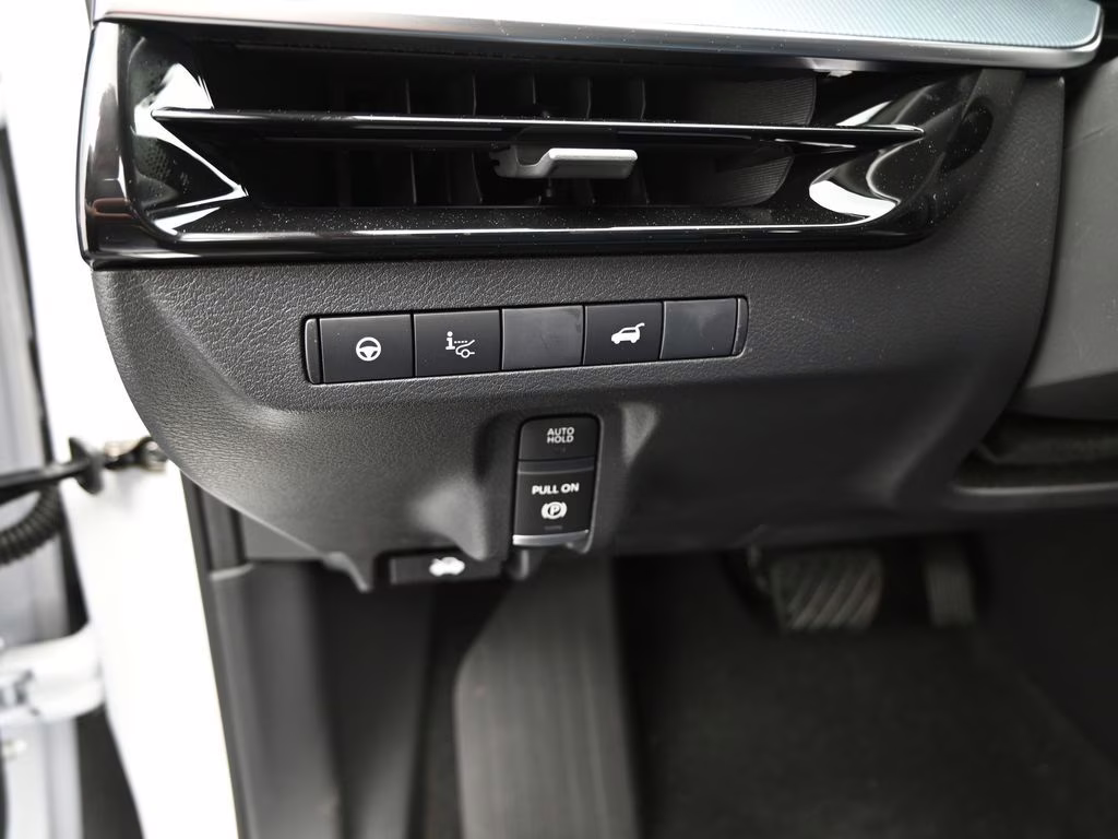 2026 Everest White Pearl/Black Nissan Murano Platinum AWD SUV