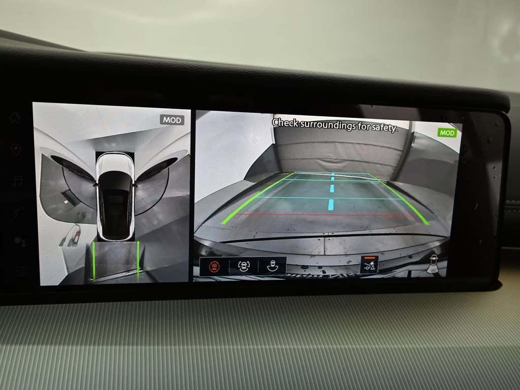 2026 Everest White Pearl/Black Nissan Murano Platinum AWD SUV