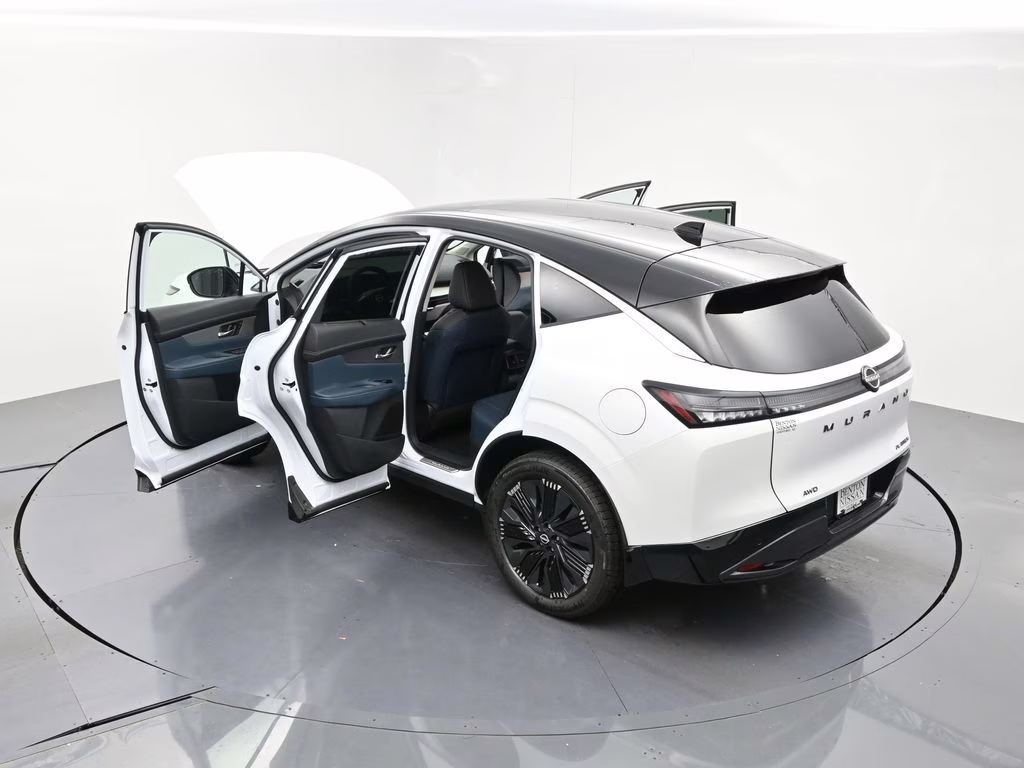 2026 Everest White Pearl/Black Nissan Murano Platinum AWD SUV