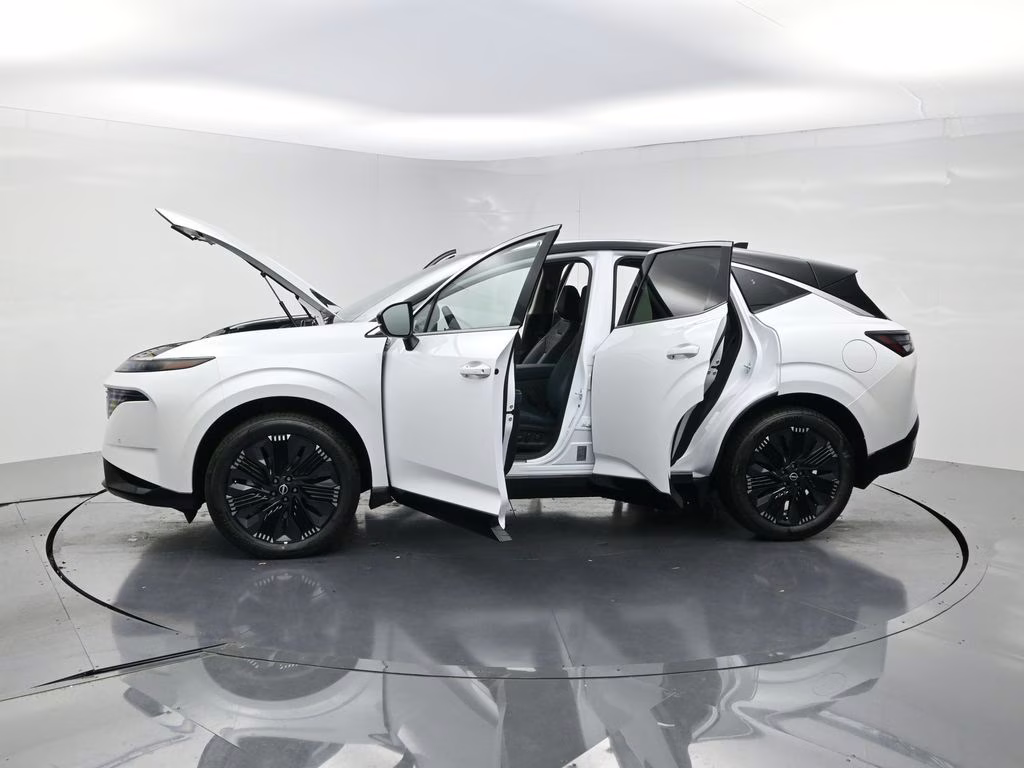 2026 Everest White Pearl/Black Nissan Murano Platinum AWD SUV