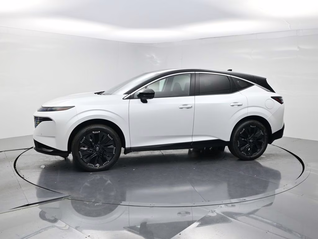 2026 Everest White Pearl/Black Nissan Murano Platinum AWD SUV
