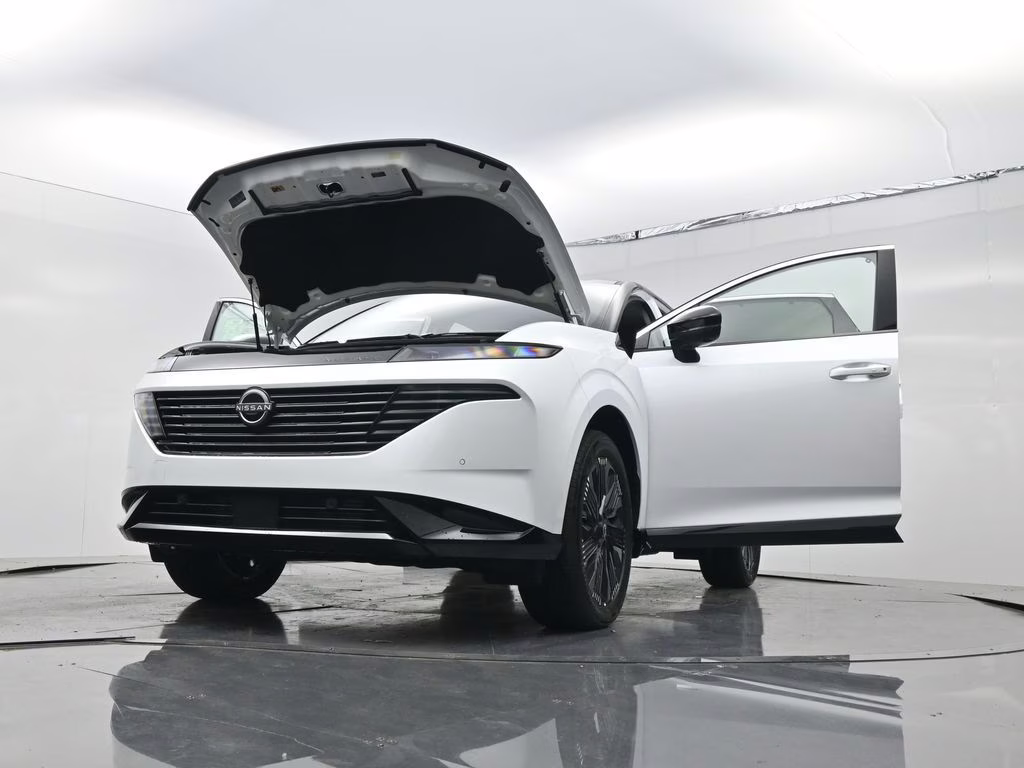 2026 Everest White Pearl/Black Nissan Murano Platinum AWD SUV