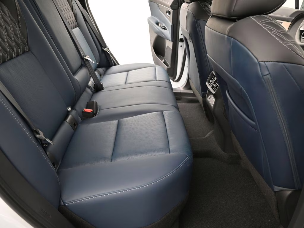 2026 Everest White Pearl/Black Nissan Murano Platinum AWD SUV