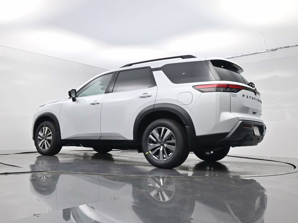 2026 Everest White Pearl Tricoat Nissan Pathfinder SL FWD SUV