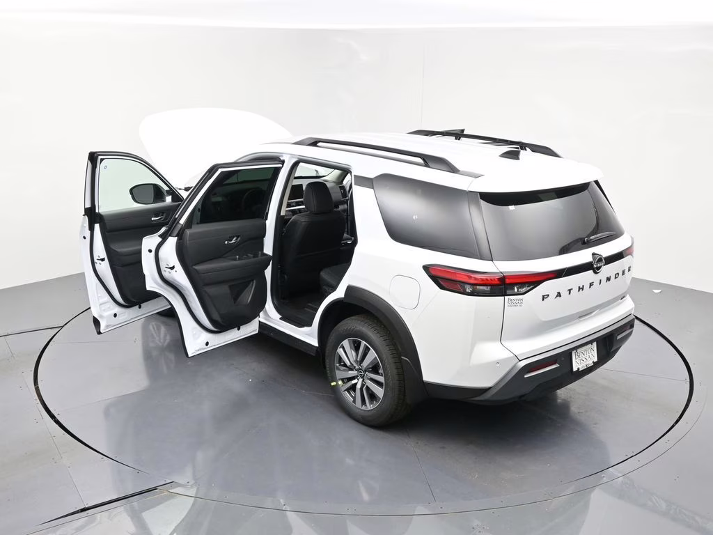 2026 Everest White Pearl Tricoat Nissan Pathfinder SL FWD SUV