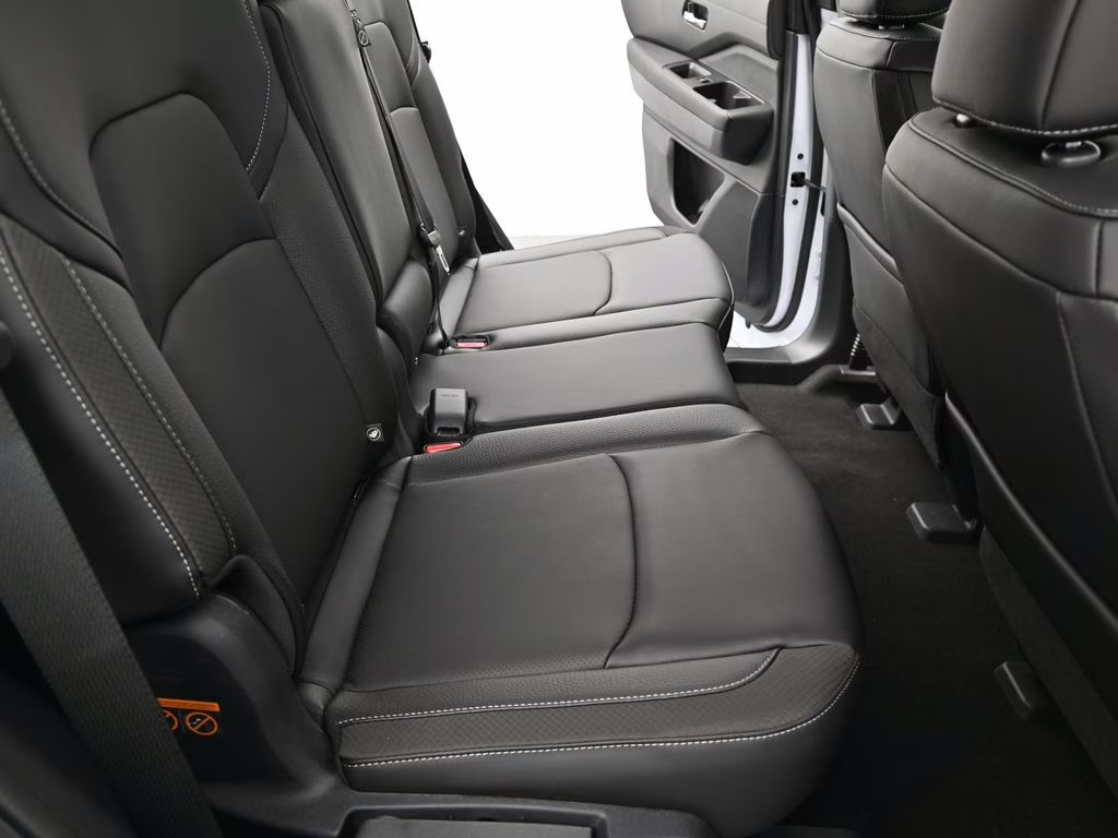 2026 Everest White Pearl Tricoat Nissan Pathfinder SL FWD SUV