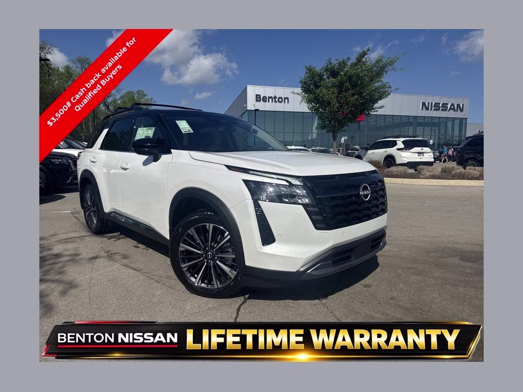 2026 Everest White Pearl/Black Nissan Pathfinder Platinum FWD SUV