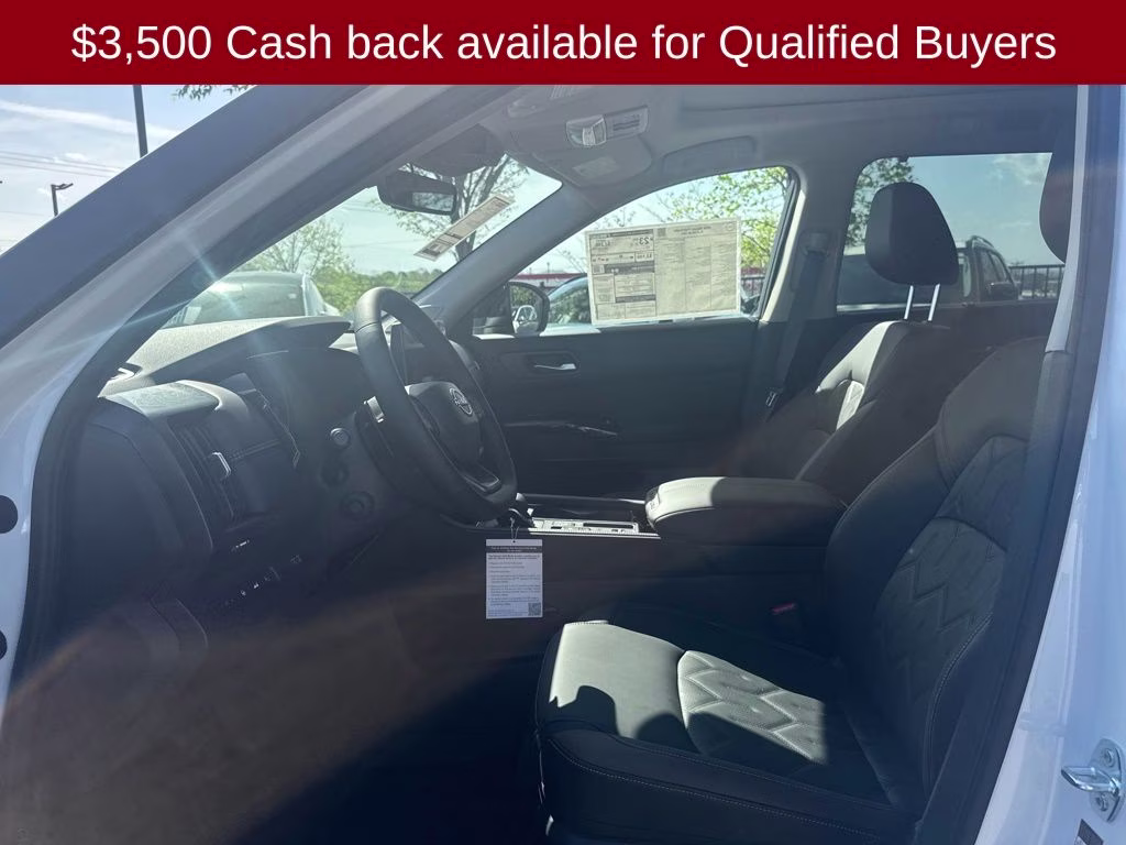 2026 Everest White Pearl/Black Nissan Pathfinder Platinum FWD SUV